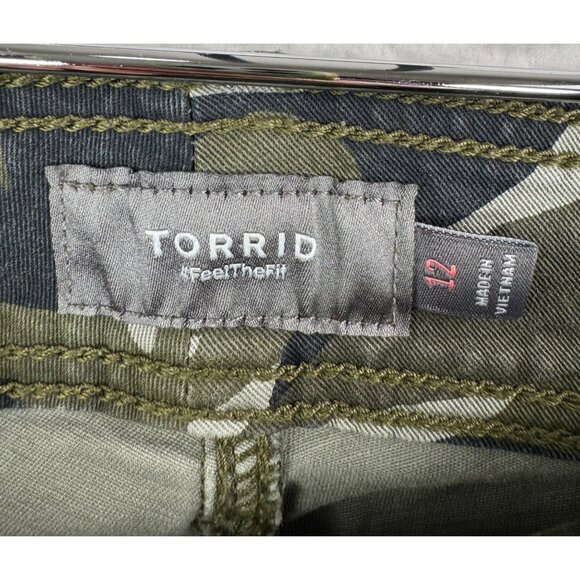 Torrid Camo utility roll up‎ pants green classic stretchy sz 12 - Picture 2 of 8